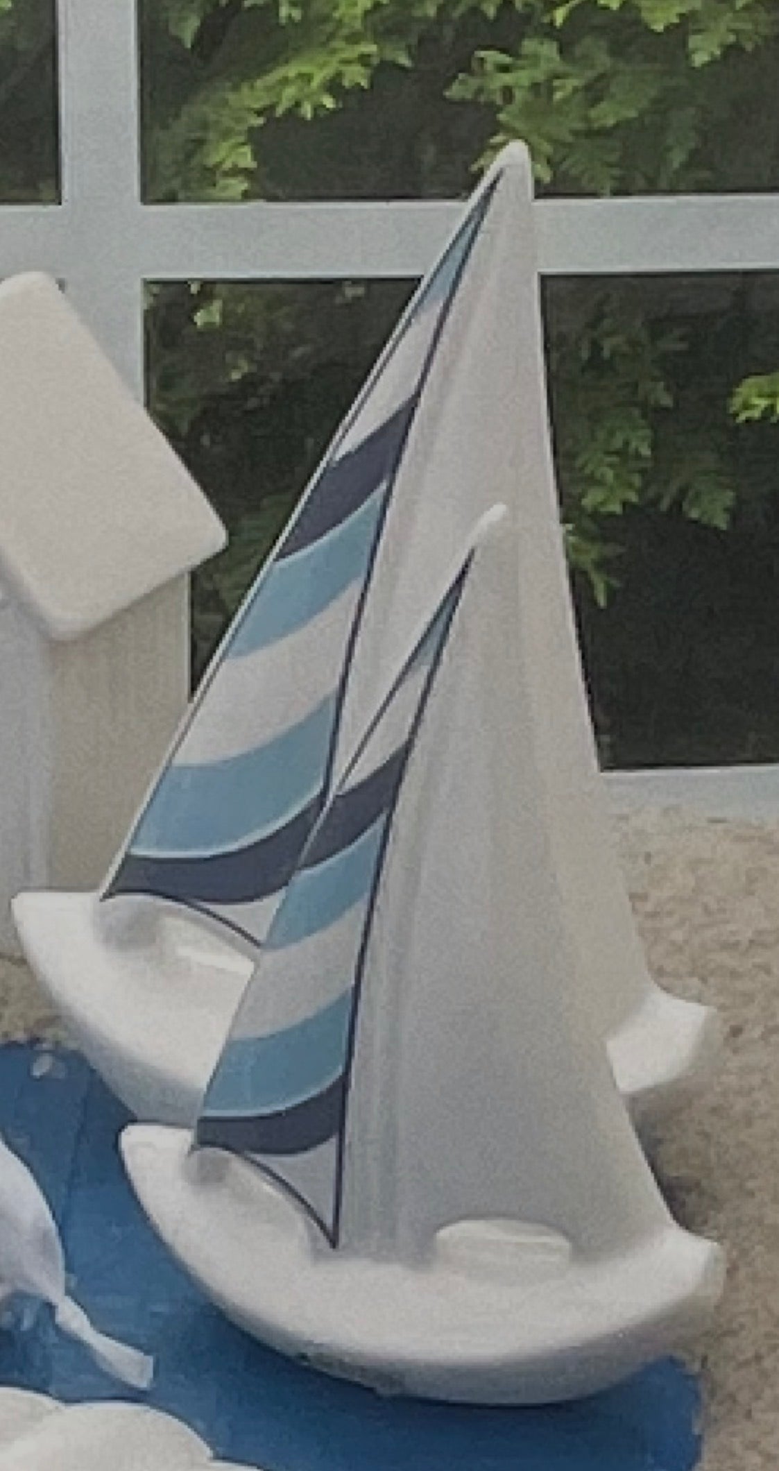 Tiziano Deko-Boot Andiamo mit blau-weiß gestreiften Segeln, 2 Größen